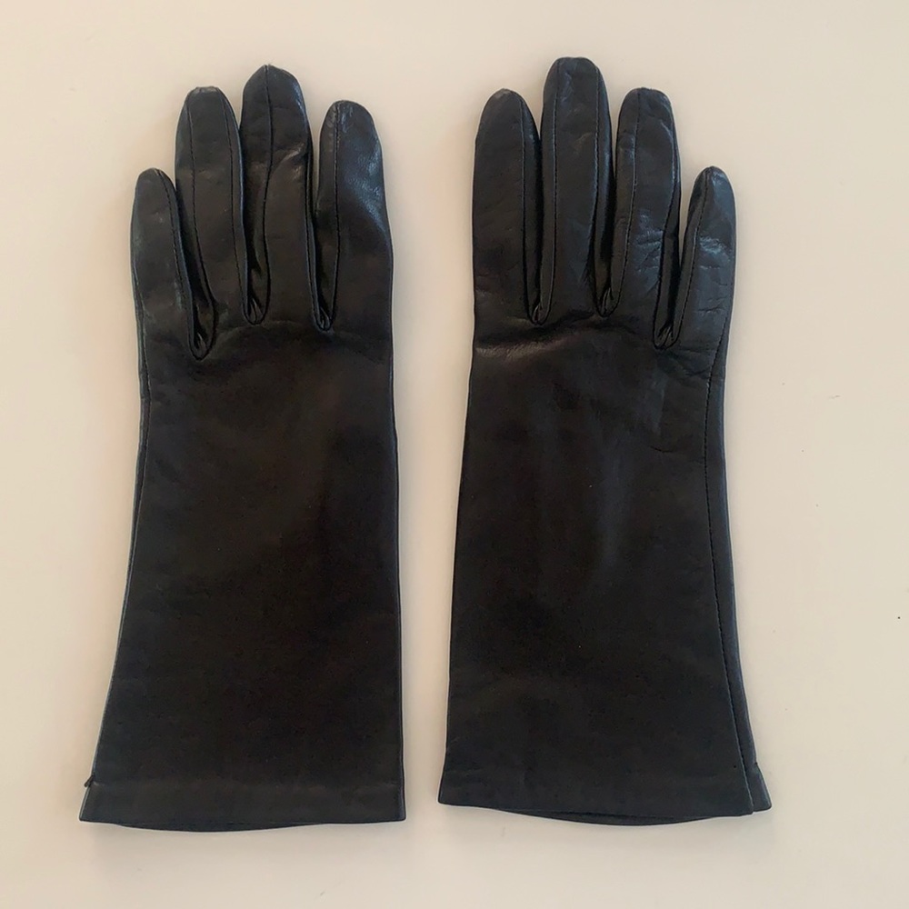 Leather gloves